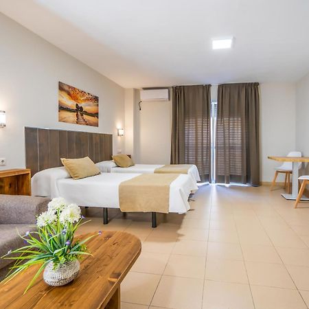 อปาร์ตาเมนโตส ปวยร์ตา เดล ซูร์ Apartment เซบีญา ภายนอก รูปภาพ